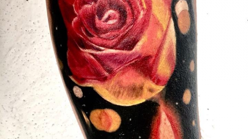 Tatuaje del artista Mexicano Richards Ávila, Rosa y veladora | Tatuajes ...