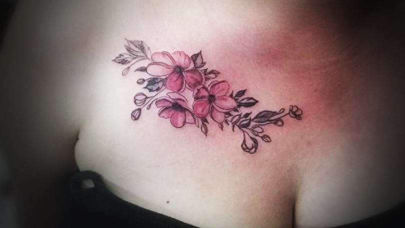 Tatuaje del artista Mexicano Omar Mendoza , Floresitas | Tatuajes y más