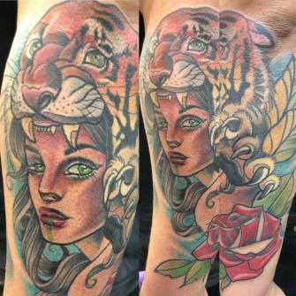 Mujer y tigre  tatuaje realizado por Edgar Constantino flores (Tino)