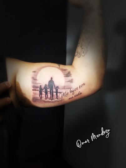 Familia  tatuaje realizado por Omar Mendoza 