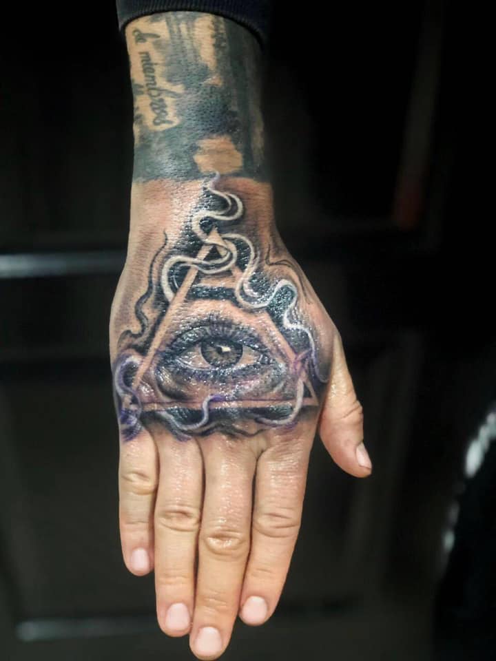 Ojo de la Providencia tatuaje realizado por Baloo Rodríguez