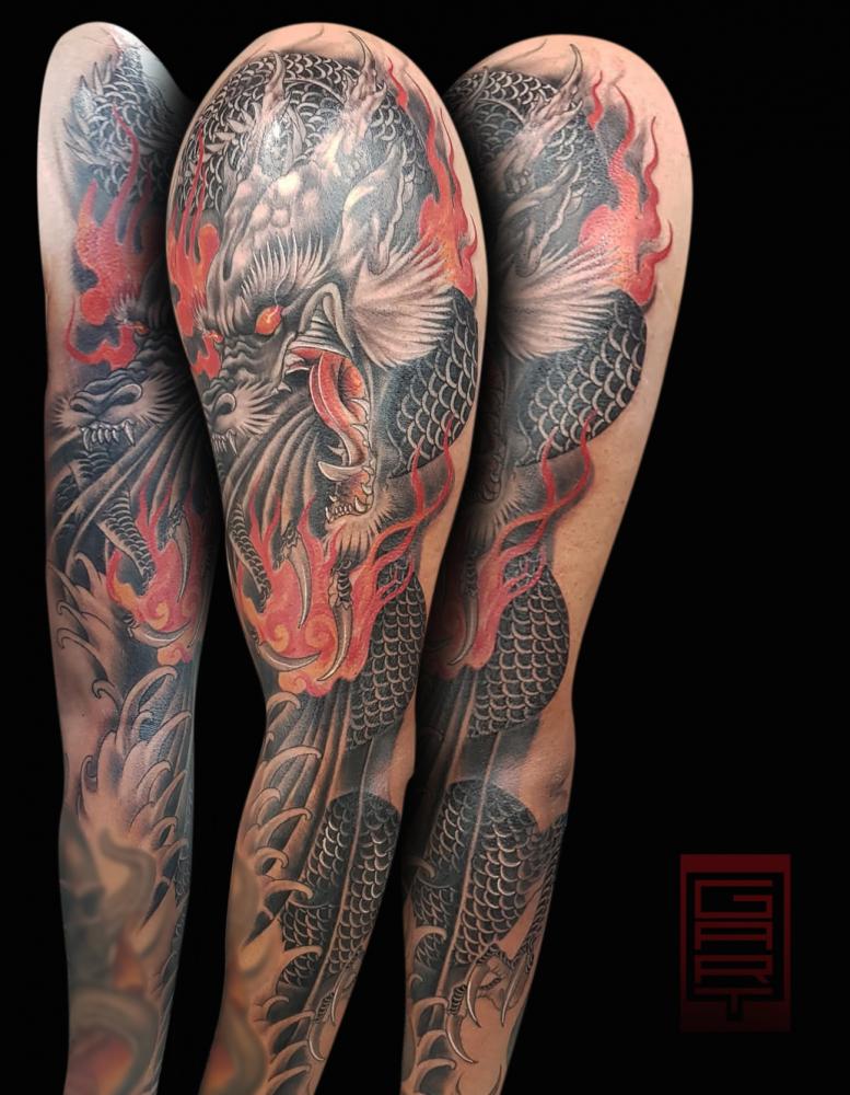 Dragon of fire tatuaje realizado por Gart