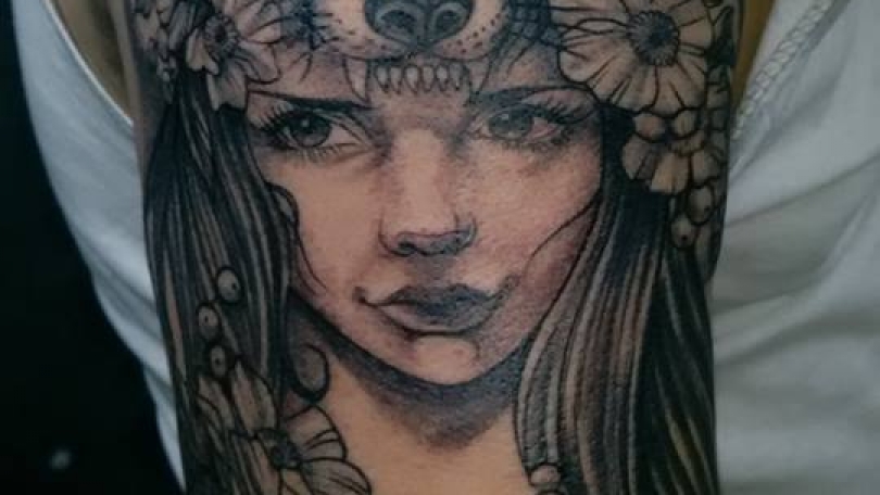 Tatuaje del artista Mexicano Chilatown Custom Desing, Chica lobo ...