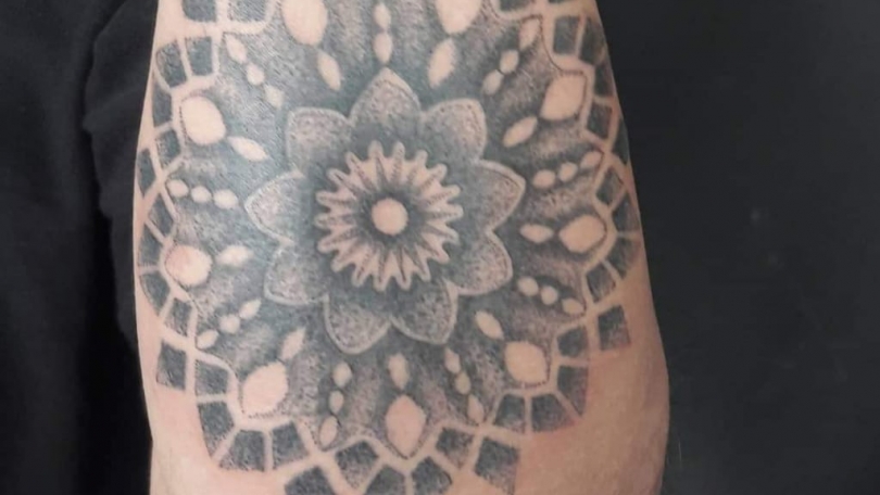 Tatuaje del artista Mexicano Eduardo Gahona (Ras-T), Mandala | Tatuajes ...