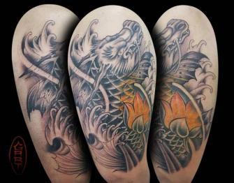 Dragon koi tatuaje realizado por Gart