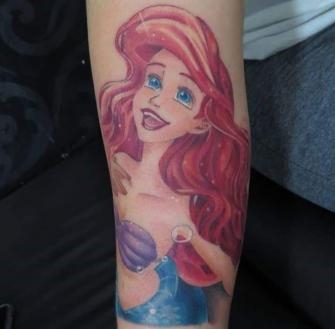 Ariel tatuaje realizado por Totentanz Cabral
