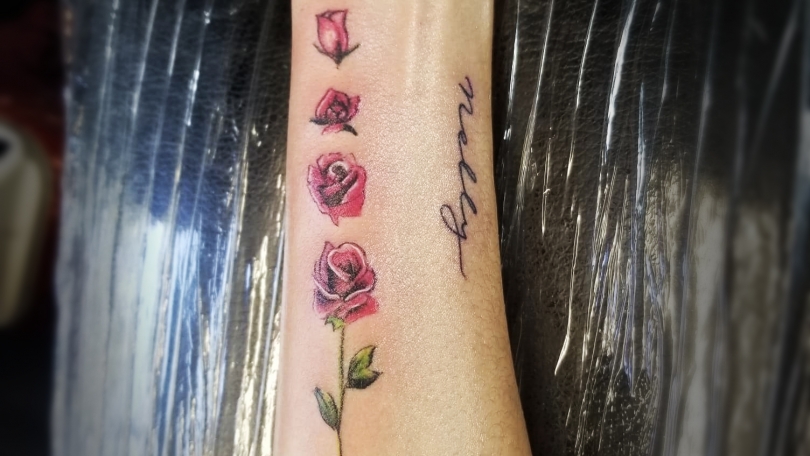 Tatuaje del artista Mexicano Omar Mendoza , Rosas | Tatuajes y más