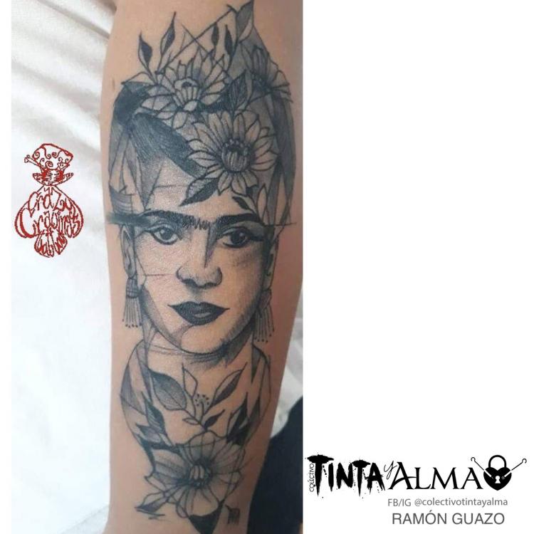 Retrato mujer Blackwork tatuaje realizado por Ramón Guazo