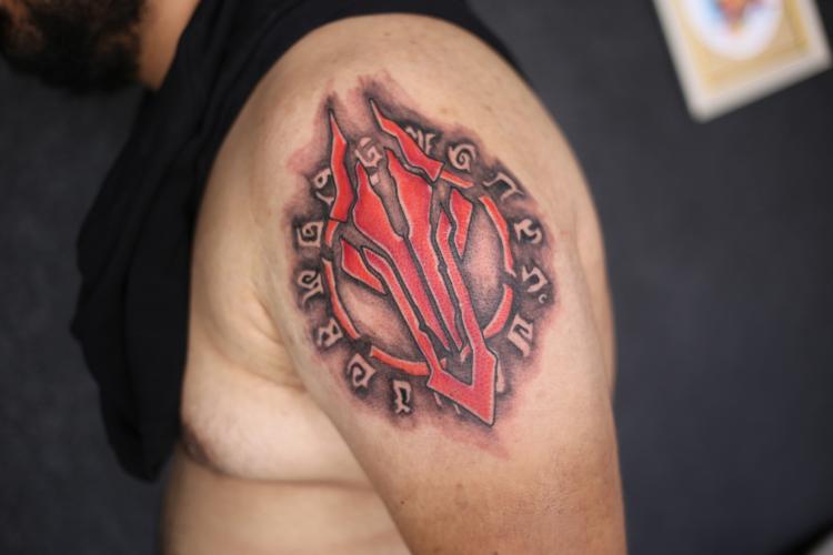 simbolos en la piel tatuaje realizado por Old Gangsters Tattoo Shop