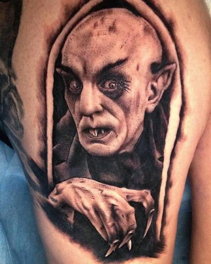 Nosferatu tatuaje realizado por Viernes13 Tattoo Collective