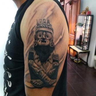Fusión xochipilli & Tlaloc tatuaje realizado por Carlos Koyote Ramirez