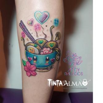Ramen kawaaii tatuaje realizado por Tinta y Alma