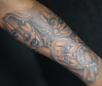 PAYASOS ANTEBRAZO tatuaje realizado por Old Gangsters Tattoo Shop