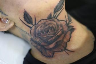 ROSA CUELLO tatuaje realizado por Old Gangsters Tattoo Shop