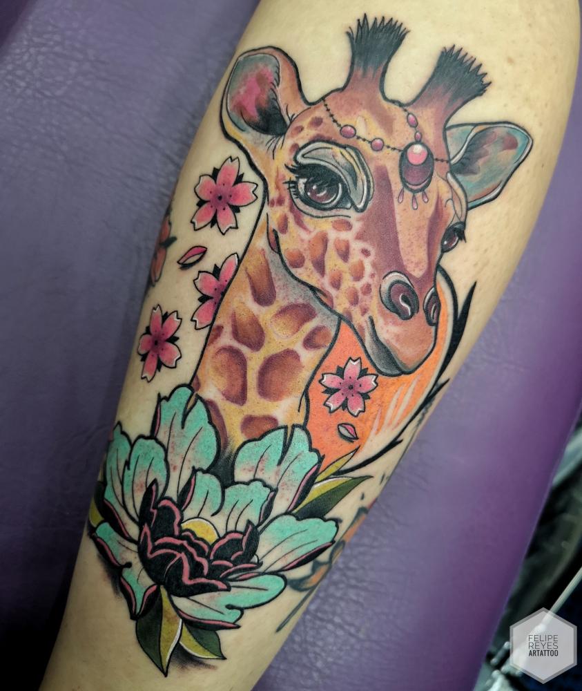 jirafa (diseño propio)  tatuaje realizado por Felipe Reyes