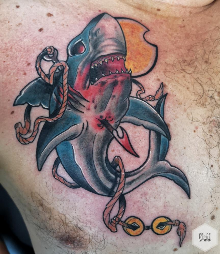 tiburón neotradicional (diseño propio)  tatuaje realizado por Felipe Reyes