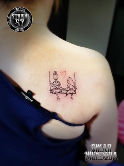 Madre e Hija tatuaje realizado por Omar Mendoza 