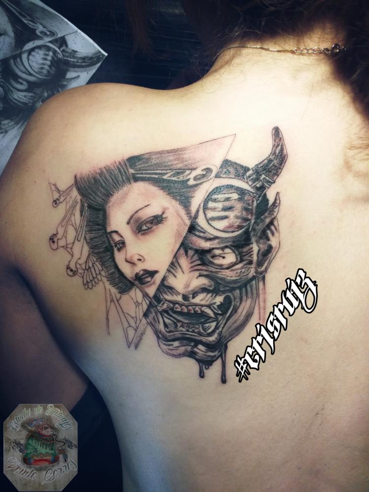 Geisha demonio tatuaje realizado por Cristhian Ruiz