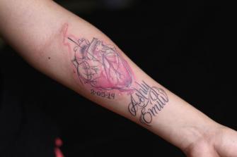 CORAZON ANTEBRAZO tatuaje realizado por Old Gangsters Tattoo Shop