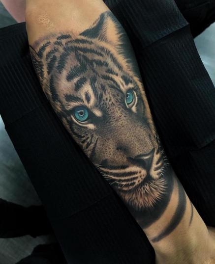 Un tigresillo ????  tatuaje realizado por Angel Ruiz (Hard Core)