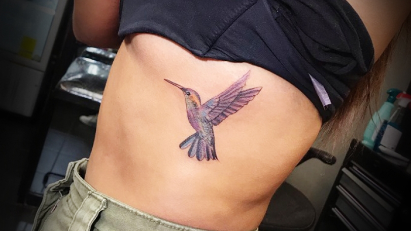 Tatuaje del artista Mexicano Omar Mendoza , Colibrí | Tatuajes y más