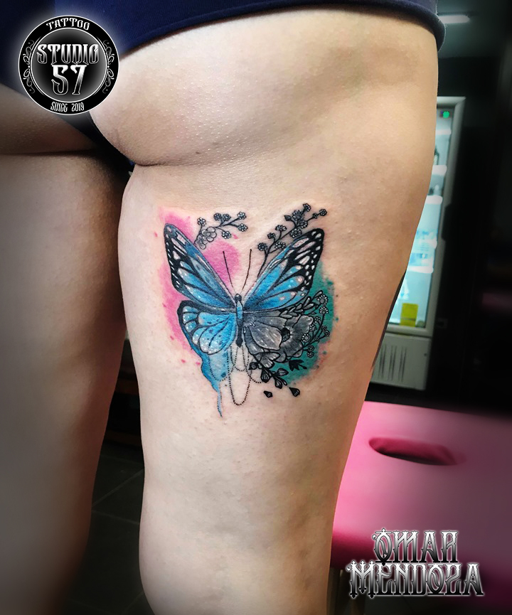 Mariposa  tatuaje realizado por Omar Mendoza 