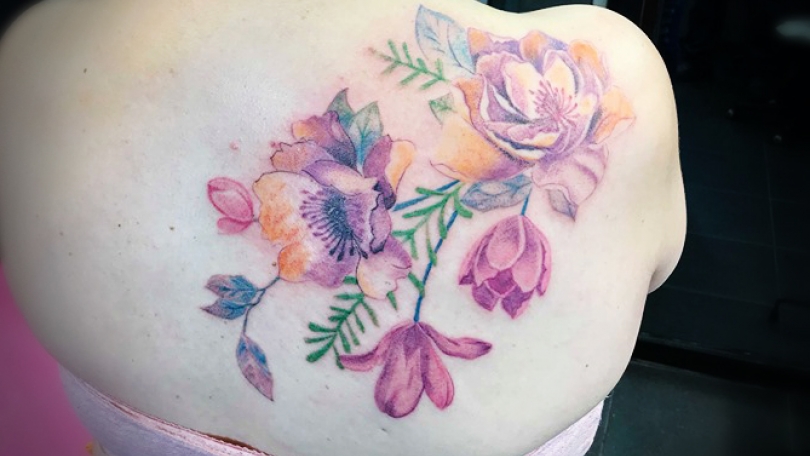 Tatuaje del artista Mexicano Omar Mendoza , Flores | Tatuajes y más