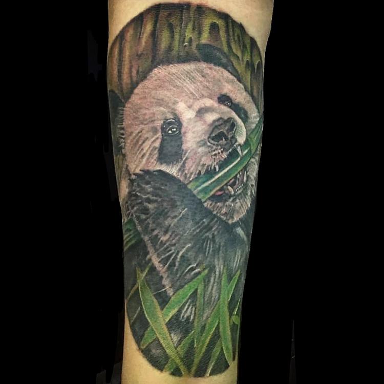 Panda tatuaje realizado por Rene pacheco