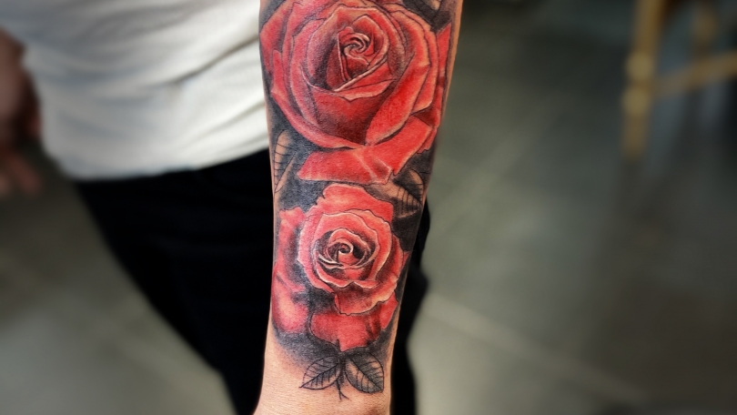 Tatuaje del artista Mexicano Omar Mendoza , Rosas | Tatuajes y más