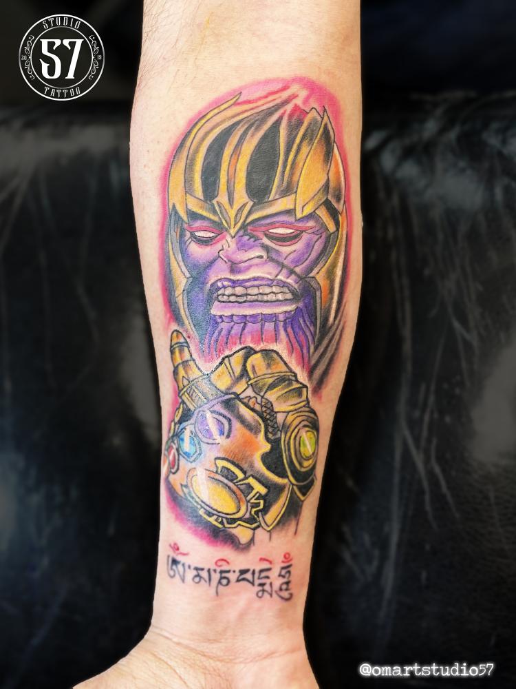 Thanos tatuaje realizado por Omar Mendoza 