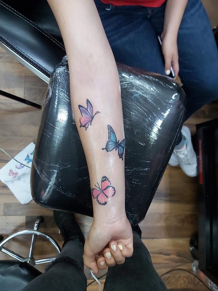 Mariposas tatuaje realizado por Paola Vázquez