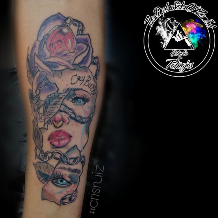 Lágrimas que rompen  tatuaje realizado por Cristhian Ruiz