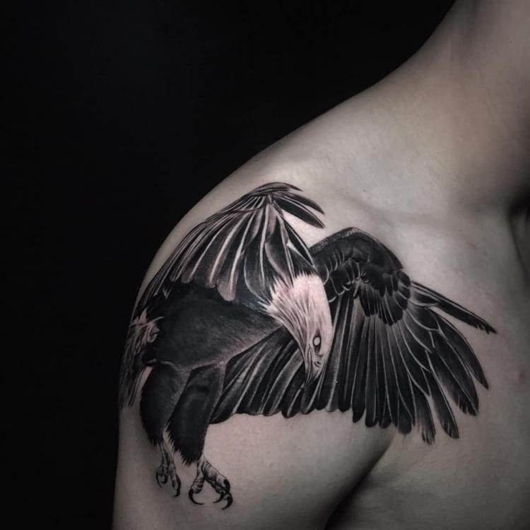 ▷ Tatuaje del artista Mexicano Chino Guzman Herrera, Aguila Black and grey  | Tatuajes y más