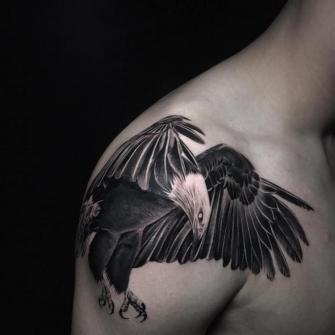 Aguila Black and grey tatuaje realizado por Chino Guzman Herrera