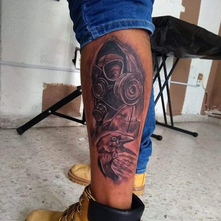 cuervo tatuaje realizado por Rak Martinez