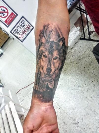lobo tatuaje realizado por Rak Martinez