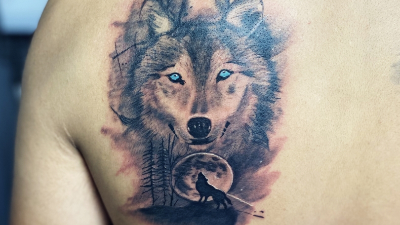 ▷ Tatuaje del artista Mexicano Omar Mendoza , Lobo y luna Llena | Tatuajes  y más