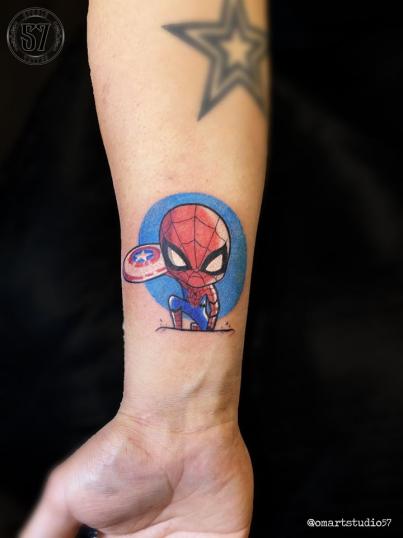 Spider man tatuaje realizado por Omar Mendoza 