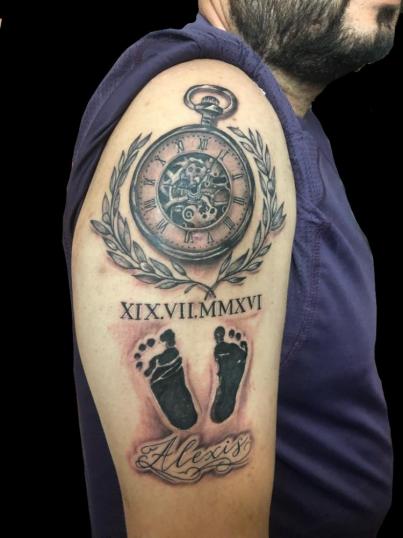 Relojtattoo tatuaje realizado por Rene pacheco