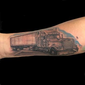 Camion tatuaje realizado por Rene pacheco