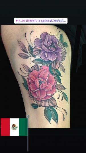 Flores tatuaje realizado por Rene pacheco