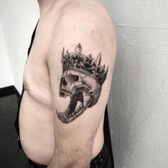 Craneo tatuaje realizado por Luis Enrique Tattoo