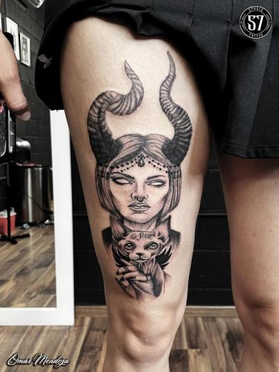 Witch and cat  tatuaje realizado por Omar Mendoza 