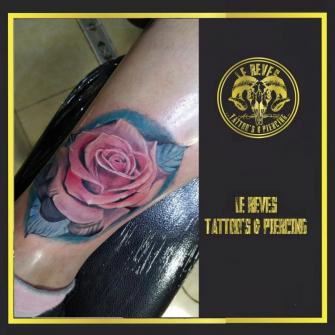 Rosa realista- Genest Darkholme  tatuaje realizado por Genest Darkholme 