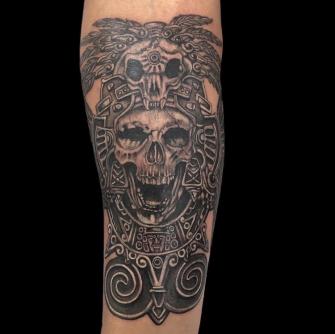 Tatuaje prehispanico tatuaje realizado por Rene pacheco
