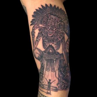 Mitlantecutli  tatuaje realizado por Rene pacheco