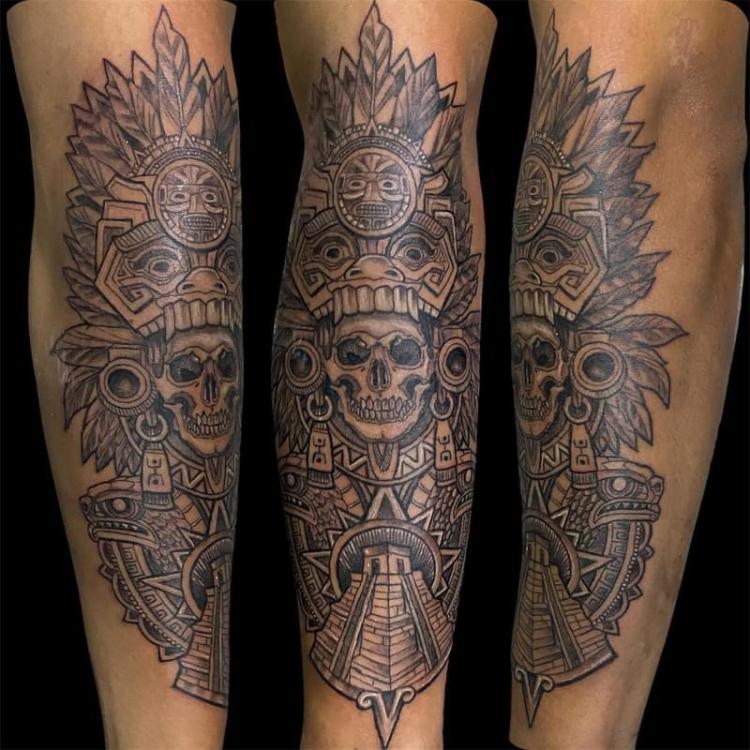 Tatuaje prehispanico tatuaje realizado por Rene pacheco