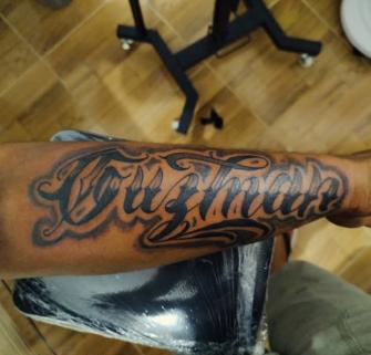 Letras  tatuaje realizado por Estudio de tatuajes barb Dust Mérida 