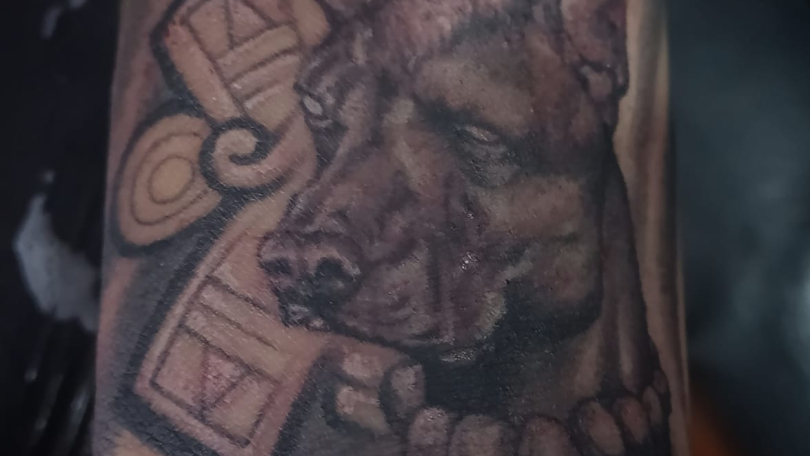 Tatuaje del artista Mexicano Chilatown Custom Desing, Xolo Mexica ...