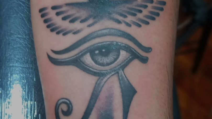 Tatuaje del artista Mexicano Chilatown Custom Desing, Cruz Egipcia ...